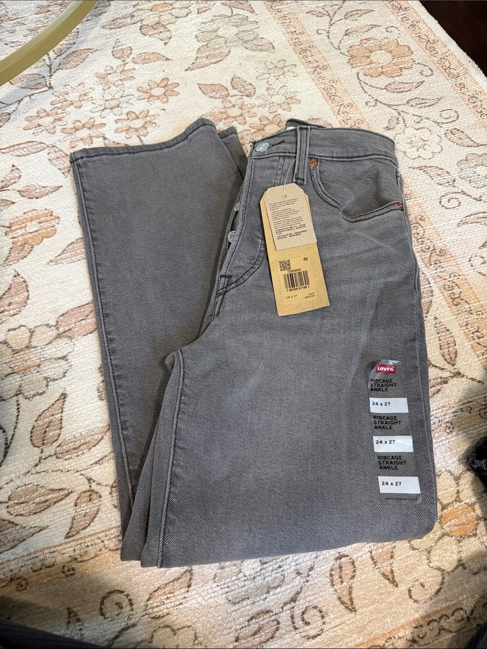 Levi's women’s Gray Straight Ankle Jeans